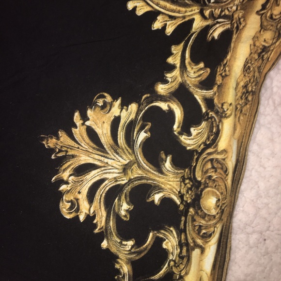 Sleeveless black and gold top forever21 - Picture 3 of 3